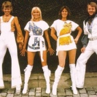 „Money, Money, Money”- śpiewali przed laty