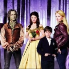 Ukłon w stronę braci Grimm czy Disneya?